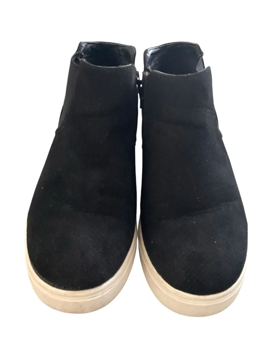 TIME and TRU Women’s Black Faux-Suede Booties Upper Twin-Gore Inner Zip 8
